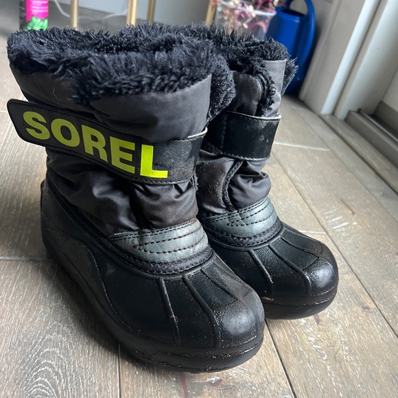 Kids sorel boots. - Picture 1 of 4